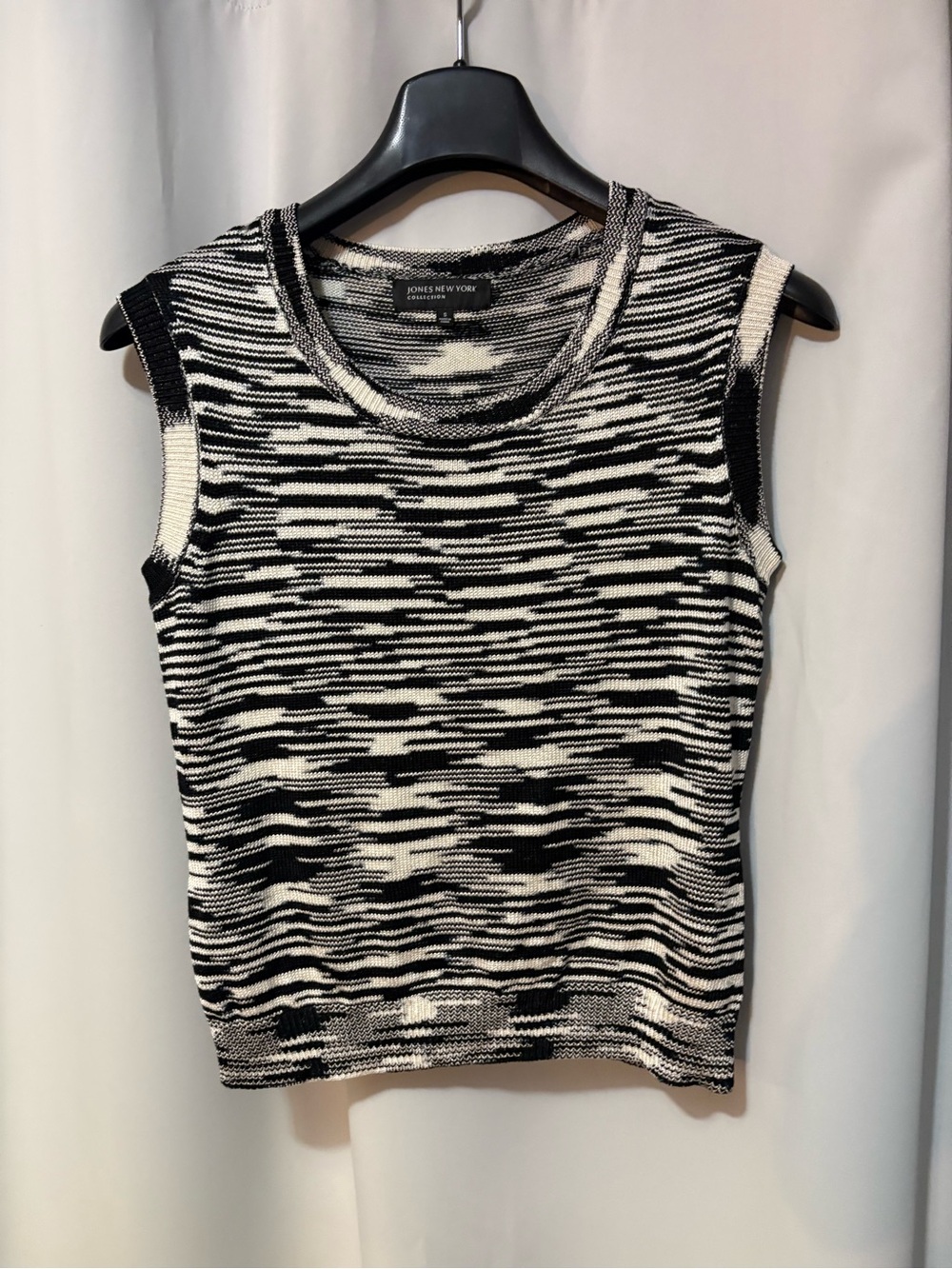 Jones New York Black and White Knit Sleeveless Tank